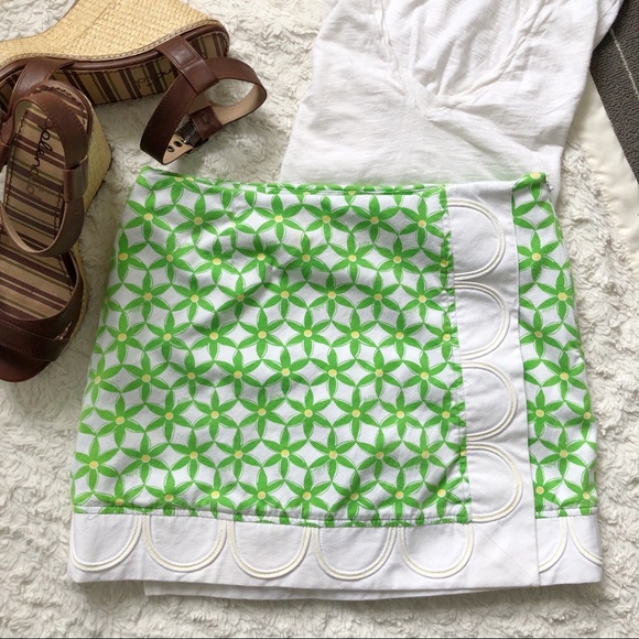 Lilly Pulitzer Pants - ⭐️SALE⭐️ Lilly Pulitzer Green Daisy Skort